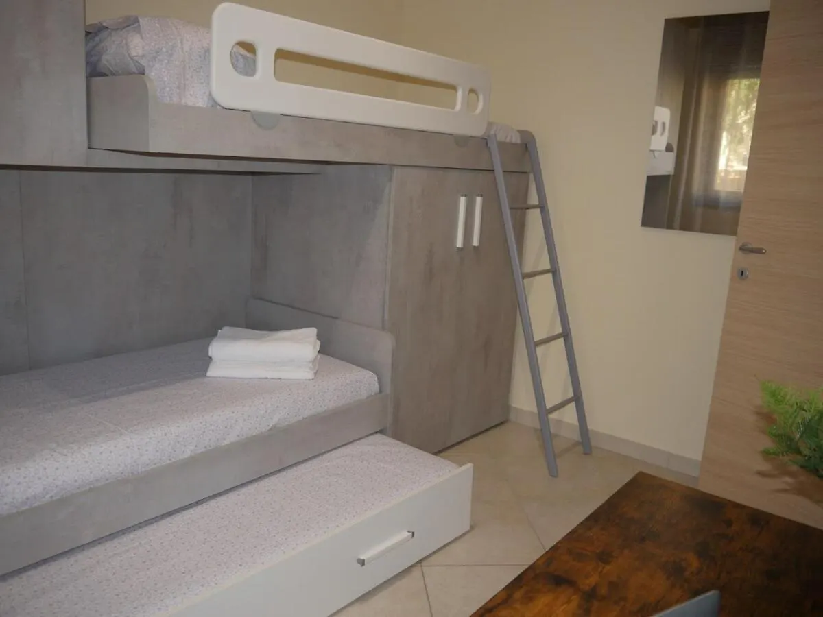 Modern Two-Bedroom Flat, 10 Mins Walk To The Beach Quartu SantʼElena Lägenhet