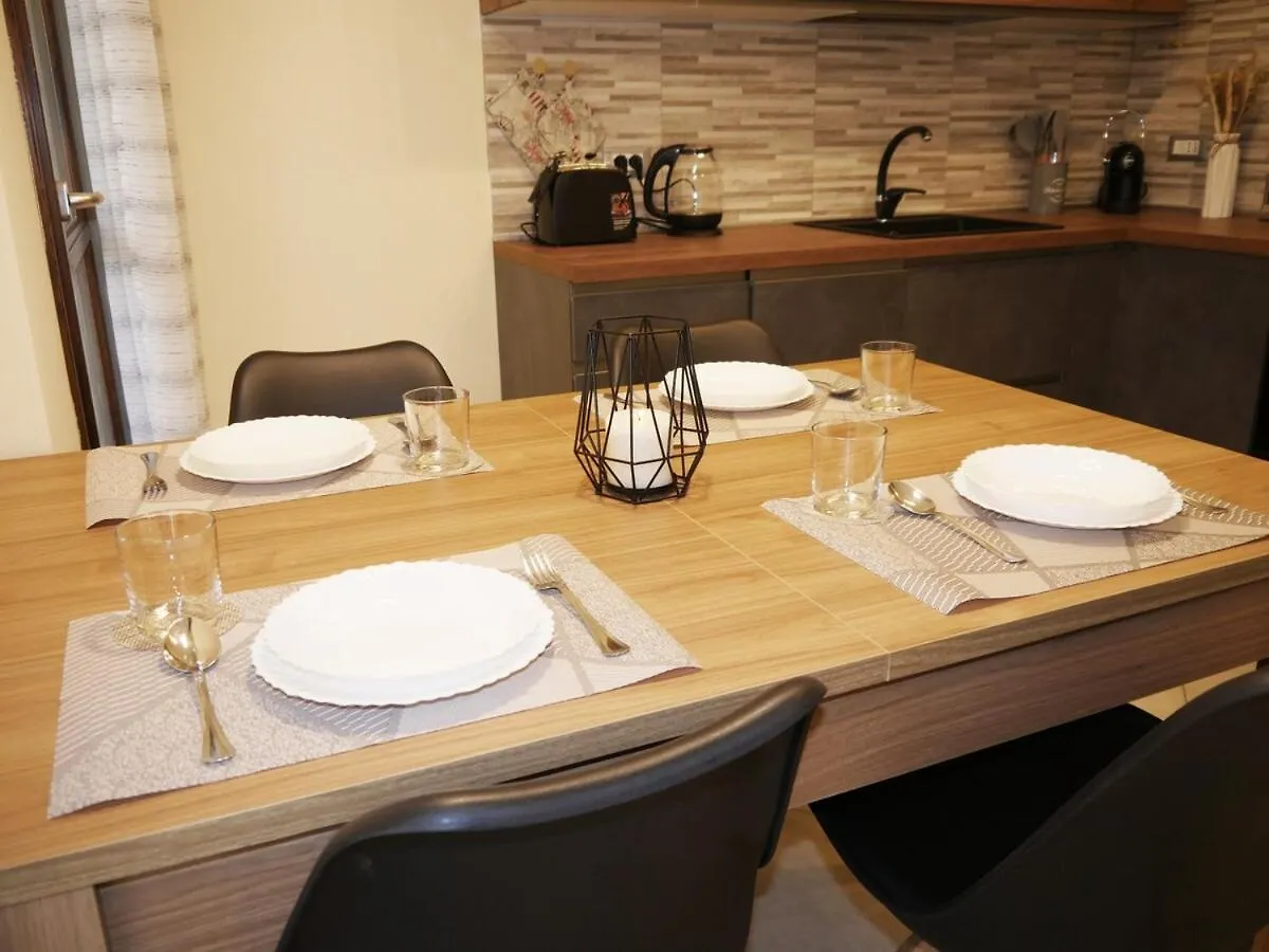 Lägenhet Modern Two-Bedroom Flat, 10 Mins Walk To The Beach Quartu SantʼElena