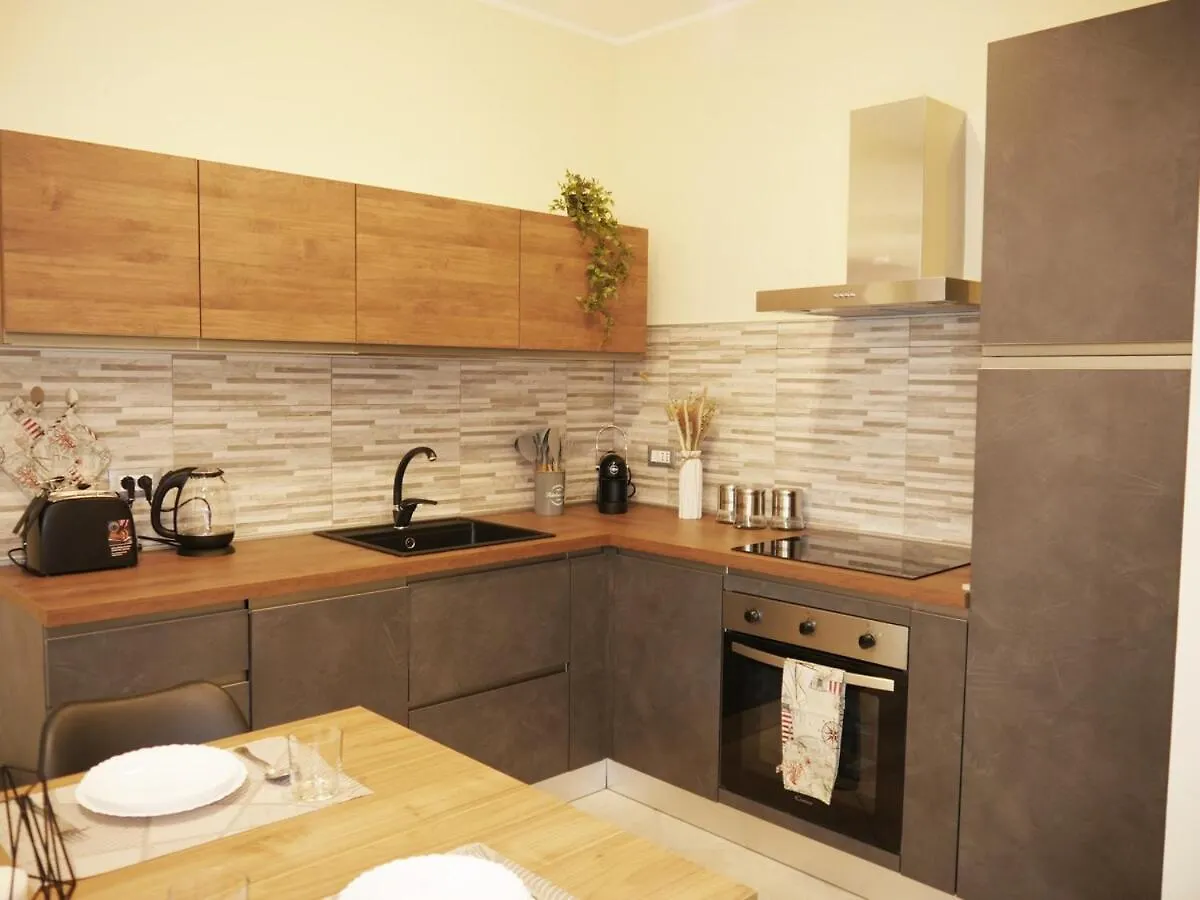 Modern Two-Bedroom Flat, 10 Mins Walk To The Beach Quartu SantʼElena