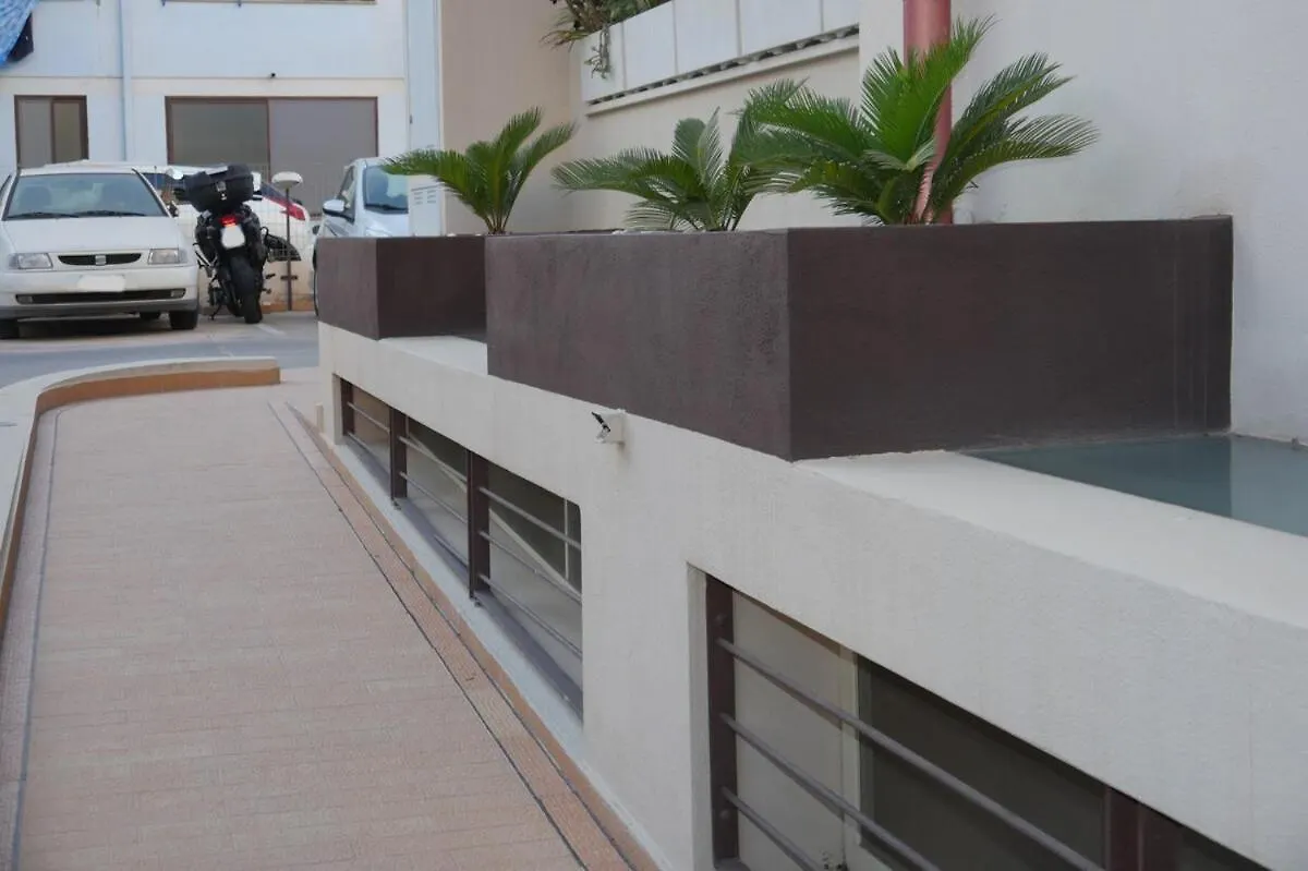 Modern Two-Bedroom Flat, 10 Mins Walk To The Beach Quartu SantʼElena