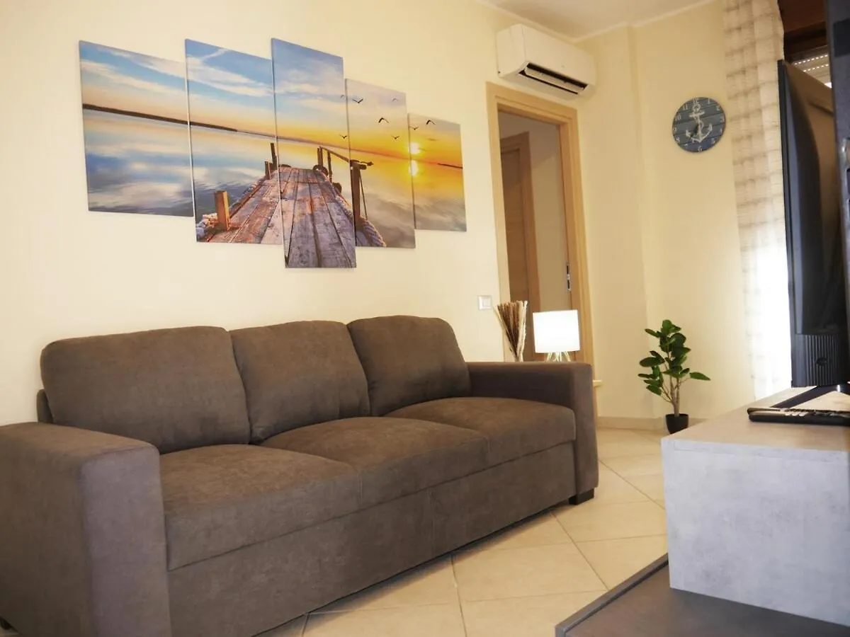 Modern Two-Bedroom Flat, 10 Mins Walk To The Beach Quartu SantʼElena